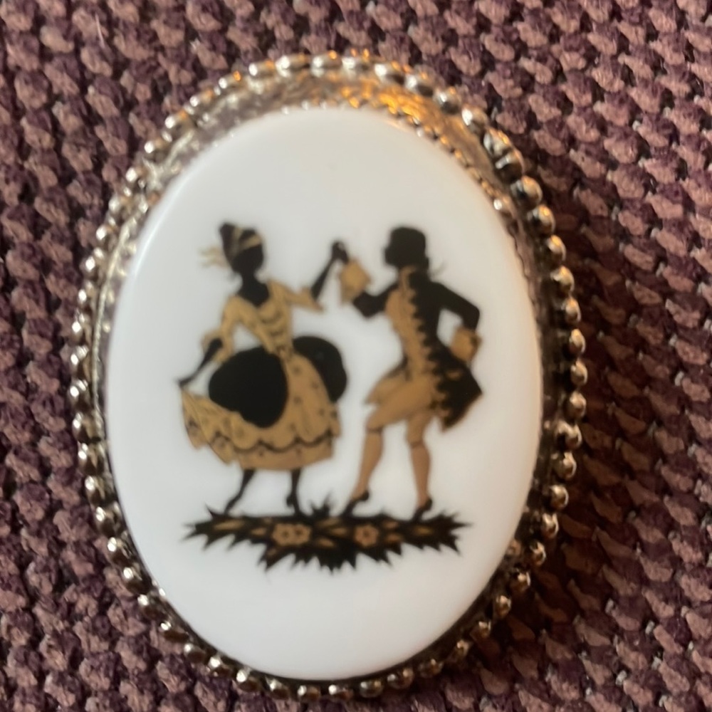 Vintage courting pendant or pin